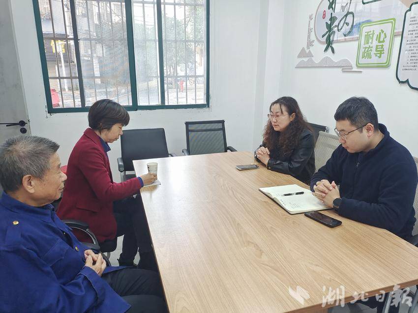 代表有约聚合力 倾听民声零距离